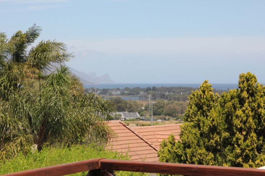 To Let 3 Bedroom Property for Rent in Heldervue Western Cape